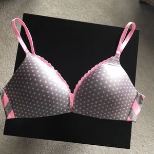 🎉REDUCED🎉Victoria’s Secret No Wire Bra